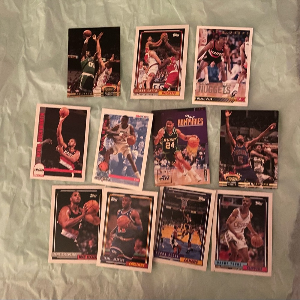 Assorted Basketball 🏀Cards - Picture 9 of 9